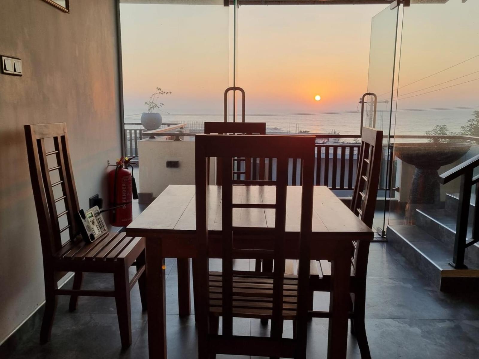 Queens Beach Hotel 坦加拉 外观 照片