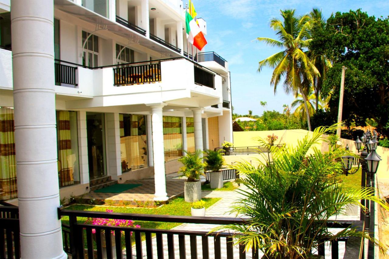 Queens Beach Hotel 坦加拉 外观 照片