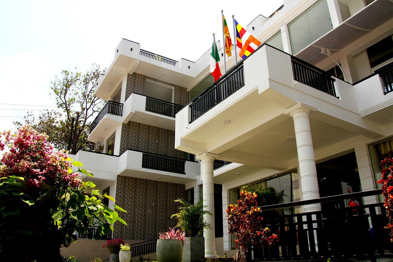 Queens Beach Hotel 坦加拉 外观 照片